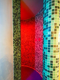 Emotionale Dusche mit Farbtherapie-Leuchten