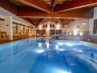 Wellness in warmem Wasser und Stille