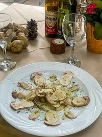 Steinpilzsalat alla Baita mit Champignons
