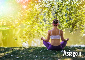 Lezione di Yoga all'aperto