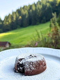 Kuchen mit dunklem Schokoladenherz
