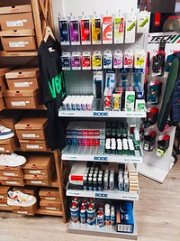 Espositore con prodotti RODE