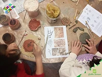 Kreativworkshop "Künstler der Vorgeschichte: Gravuren und Höhlenmalereien" Workshop für Kinder - Gallio, Montag, 14. Juli 2025