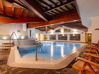 Das beheizte Hallenbad im Victoria Wellness & Spa