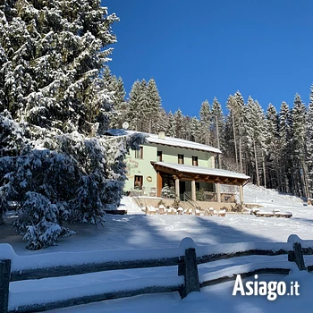 Il Rifugio Alpino nella neve