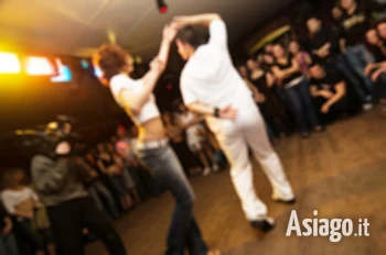 Serata di ballo sull'Altopiano di Asiago