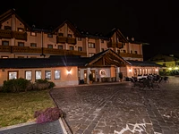 Vor dem Hotel Gaarten