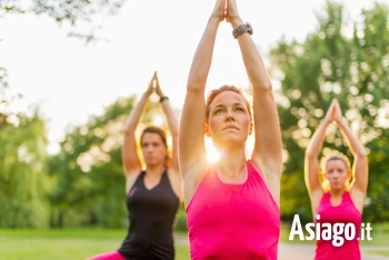 Lezione di Yoga all'aperto