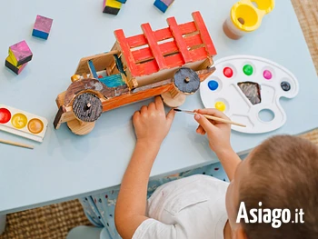 Laboratorio creativo con il legno per bambini a Gallio