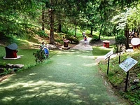 Entlang der Route des Zwergendorfes