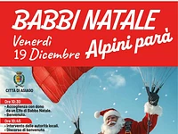 Il lancio dei Babbi Natale all