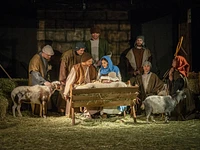 Presepe vivente di natale con gesu bambino