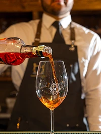 In der Fogolaro-Weinhandlung des Hotels Gaarten