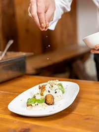 Der letzte Schliff des Küchenchefs