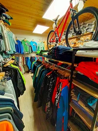 Vasto assortimento di abbigliamento outdoor