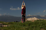 MONTE die UNTERBROCHENE-Anleihe mit der Erde: zu Fuß mit dem Sonnenuntergang Yoga 21 Mai