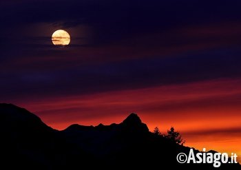 uscita serale sotto la luna