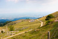 Durch Monte Corno , die Aussicht ist spektakulär
