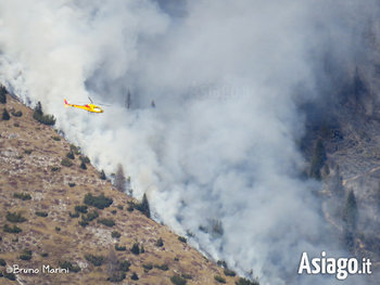 Incendio Altopiano di Asiago Elicottero