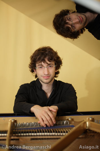 Concerto di musica classica del pianista Francesco Pulga a Canove Concerto di musica classica del pianista Francesco Pulga a Canove