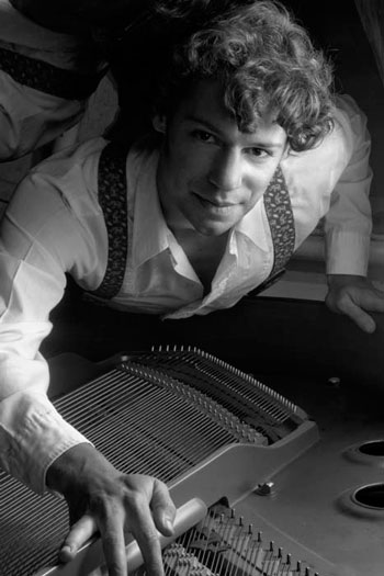 Concerto di pianoforte "Un viaggio musicale tra Francia e Argentina" Concerto di pianoforte "Un viaggio musicale tra Francia e Argentina"