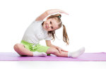 Bambina che fa ginnastica