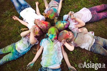 Bambini e colori sull'Altopiano di Asiago