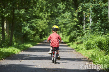 Bambino in bici