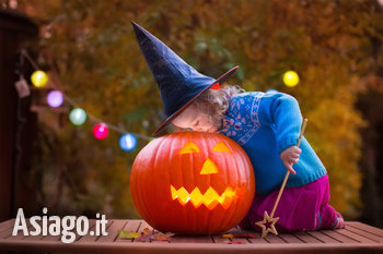 Laboratorio didattico bambini al Museo Le Carceri di Asiago letture Halloween 2021