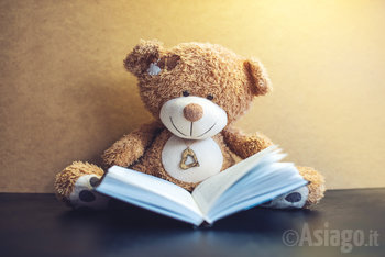 Orsetto con libro per bambini Orsetto con libro per bambini