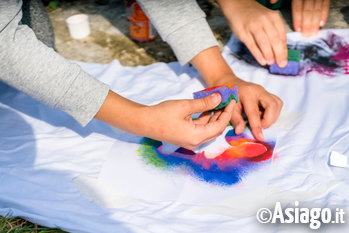 Pittura bambini con spuegnette