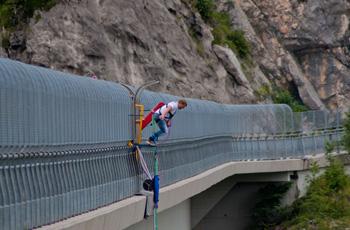 Bungee Jumping a Foza