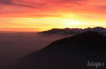 Schneeschuhwandern bei Sonnenuntergang mit einem Abendessen im Alpine Hütte Bar, Asiago Hochebene, 29. Dezember 2016