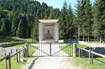 Zum Gedenken an das Massaker an Pracht am Monte Corno, Hochebene von Asiago