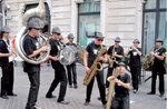 Spettacolo itinerante della Bifunk Brass Band in centro ad Asiago - 28 maggio 2017