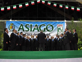 Coro Tre Pini di Padova sull'Altopiano di Asiago