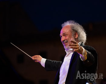 Diego Basso Direttore d’Orchestra PLAYS QUEEN
