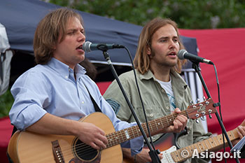 The Blond Brothers in Concerto