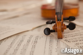 Violino e spartito Schola Cantorum