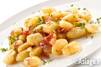 Gnocchi con speck Gnocchi con speck
