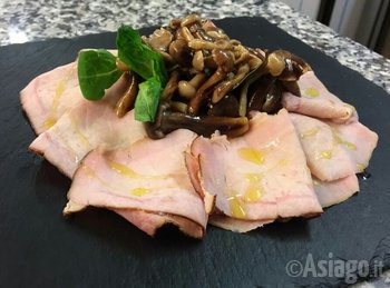 lonzino affumicato del Rifugio Val Formica con chiodini sott'olio