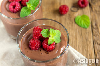 Mousse al cioccolato con lamponi