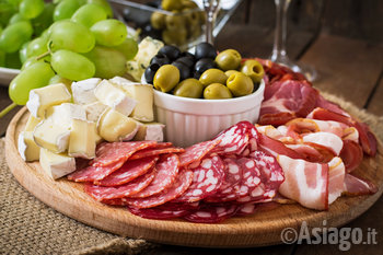 tagliere misto di prodotti