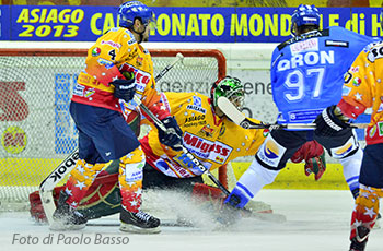 Partita di hockey su ghiaccio Asiago - Milano