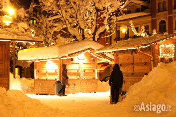 I Giardini di Natale di Asiago ricoperti dalla neve