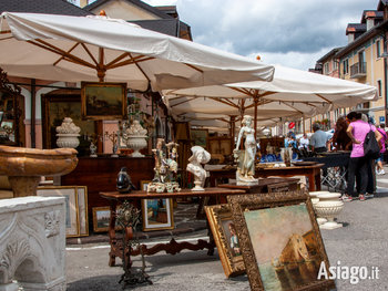 Mercatino antiquariato Asiago estate 2024