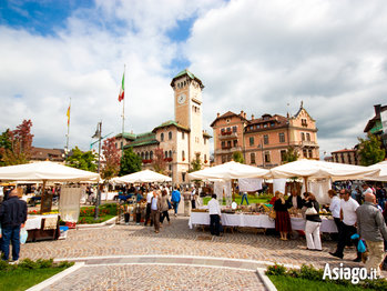 Mercatino antiquariato Asiago estate 2022