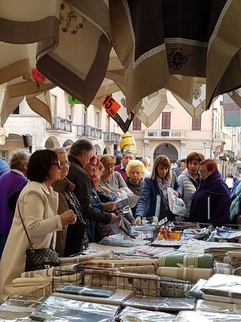 mercato Ambullanti di Forte dei Marmi mercato Ambullanti di Forte dei Marmi
