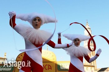 parata musicale per inaugurazione giardini di natale di Asiago 2021-2022