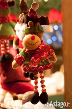 Simpatico balocco a forma di renna ai mercatini di Natale di Asiago